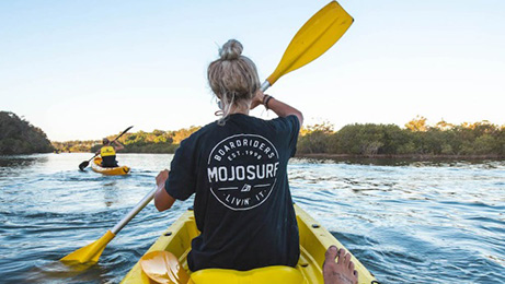 AIFS Australien Adventure Trip: Wasseraction mit Sport und Kayak - das ultimative Abenteuer für Wassersportbegeisterte.