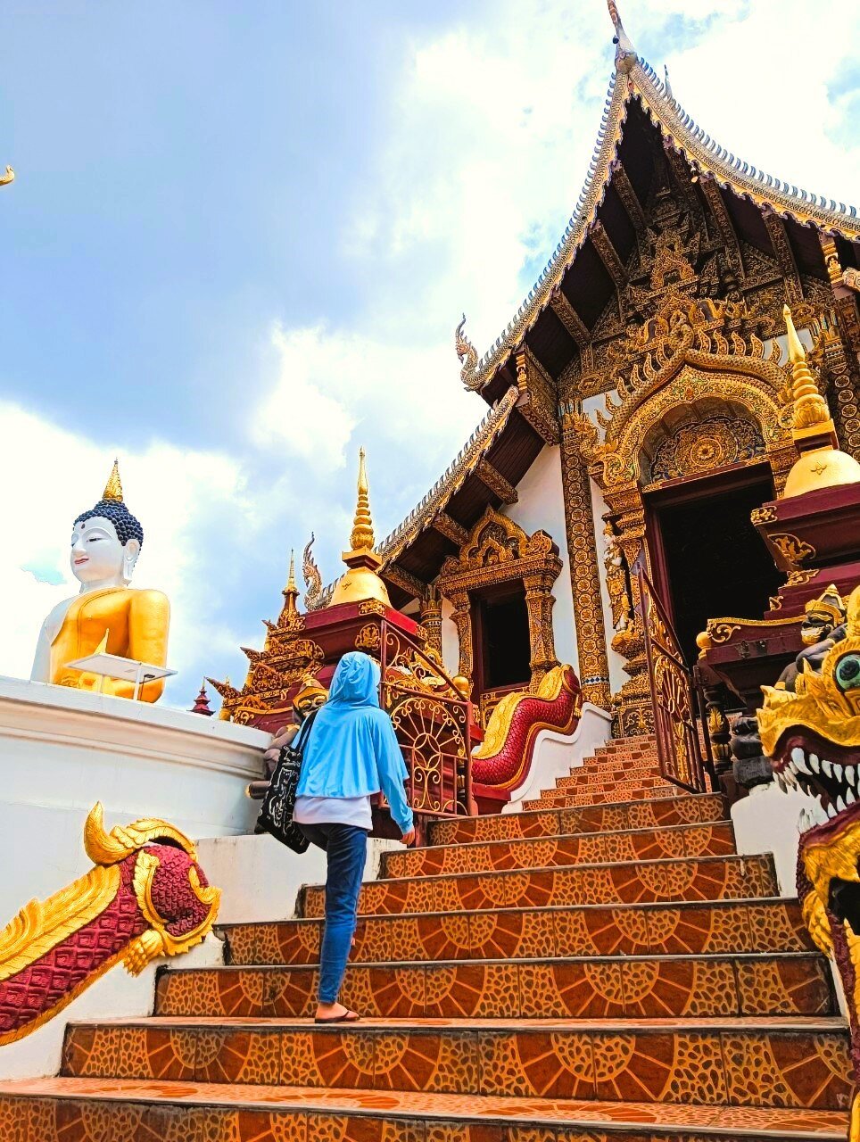  AIFS Adventure Trip - Buddhism Week in Thailand, Besuch eines beeindruckenden Tempels.