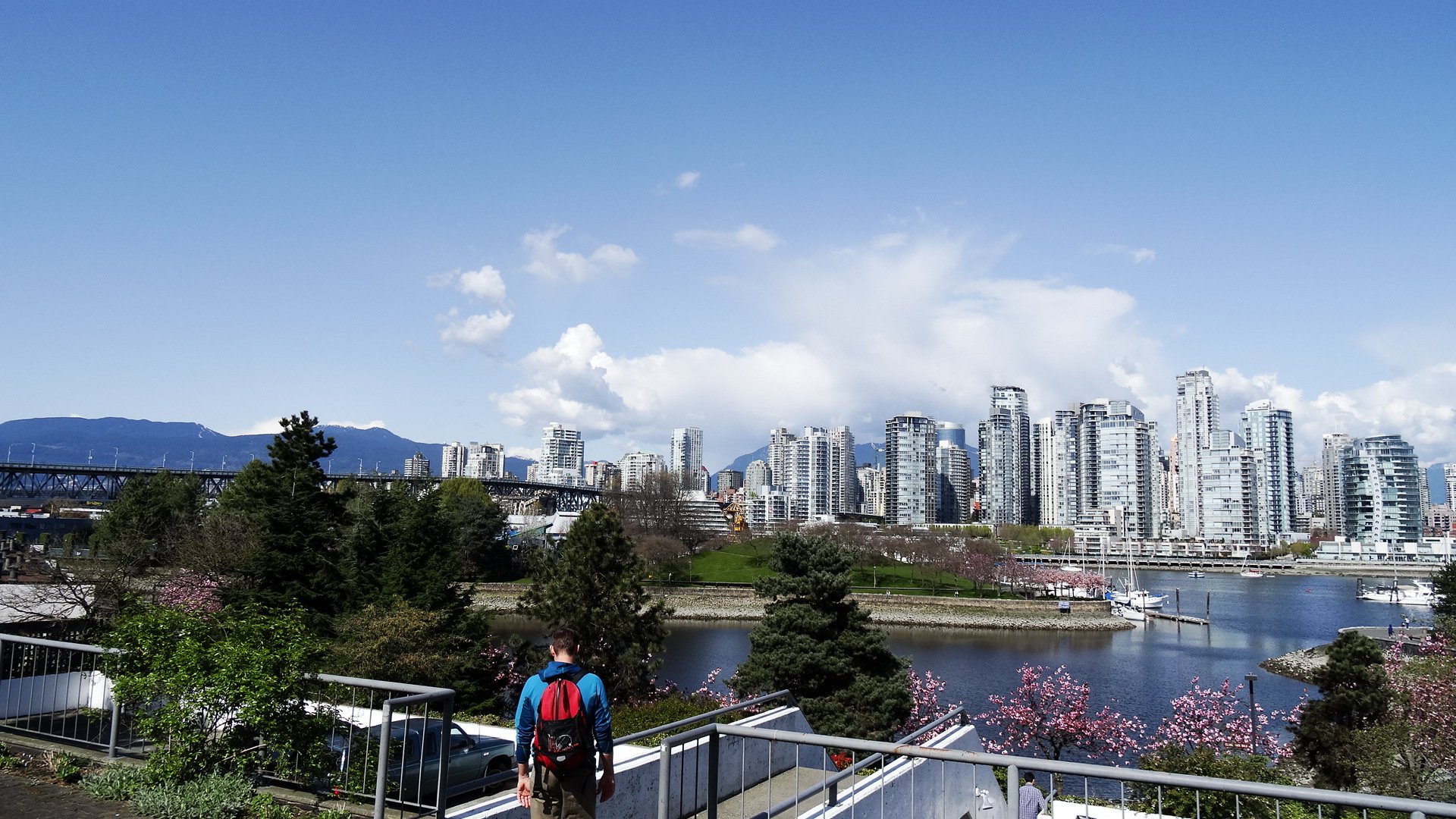 aifs-kanada-north vancouver-skyline-person