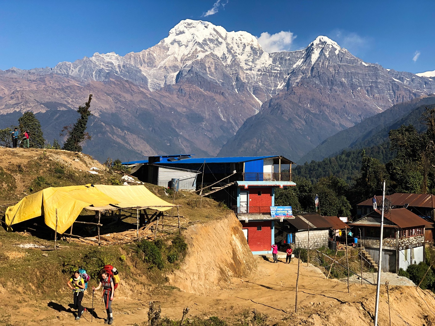aifs-nepal-freiwilligenarbeit-freizeitwochen-poon-hill-trekking-week-gebirge-berge-tal-2