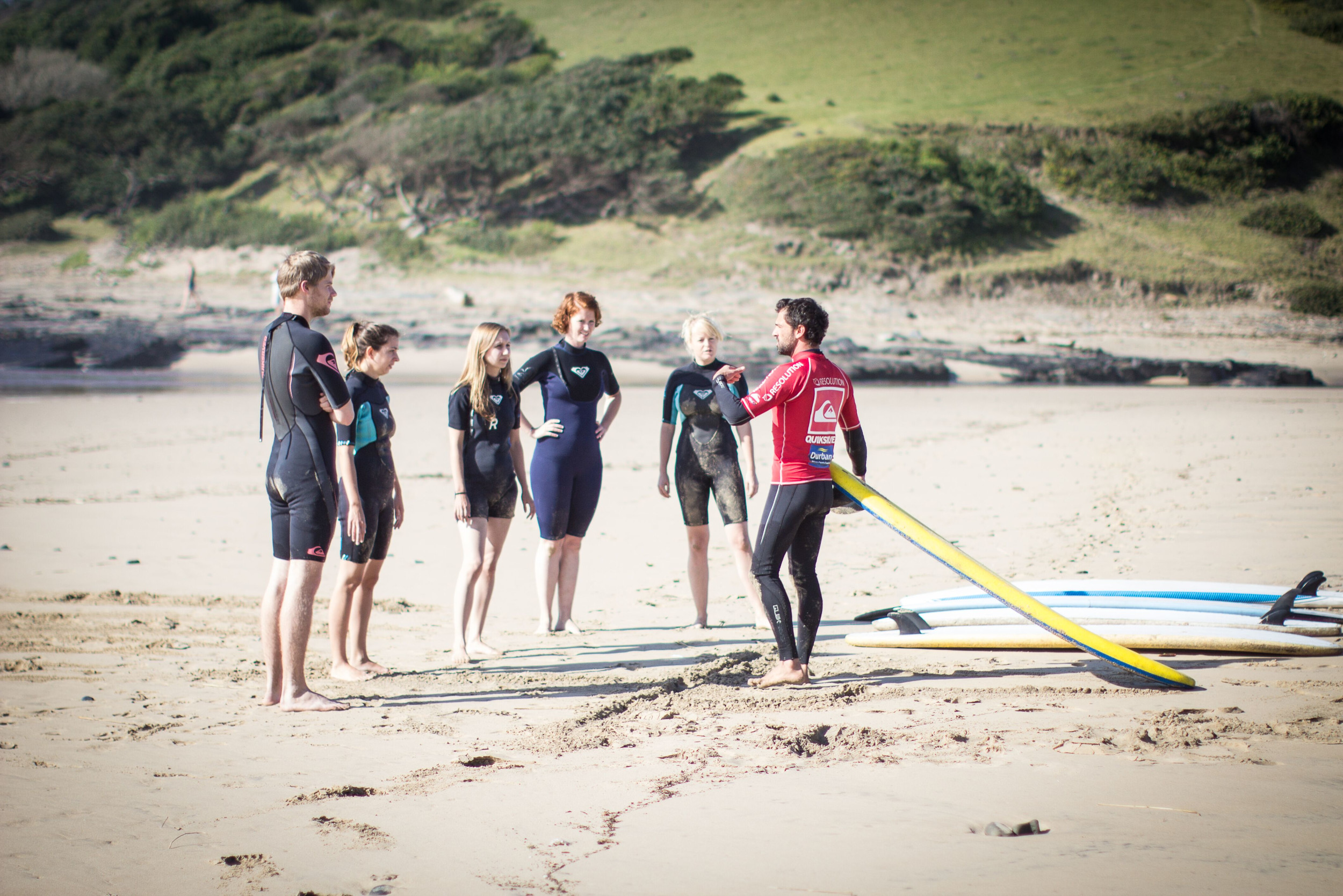 aifs-surfcamp-suedafrika-personen-surfboard-kurs