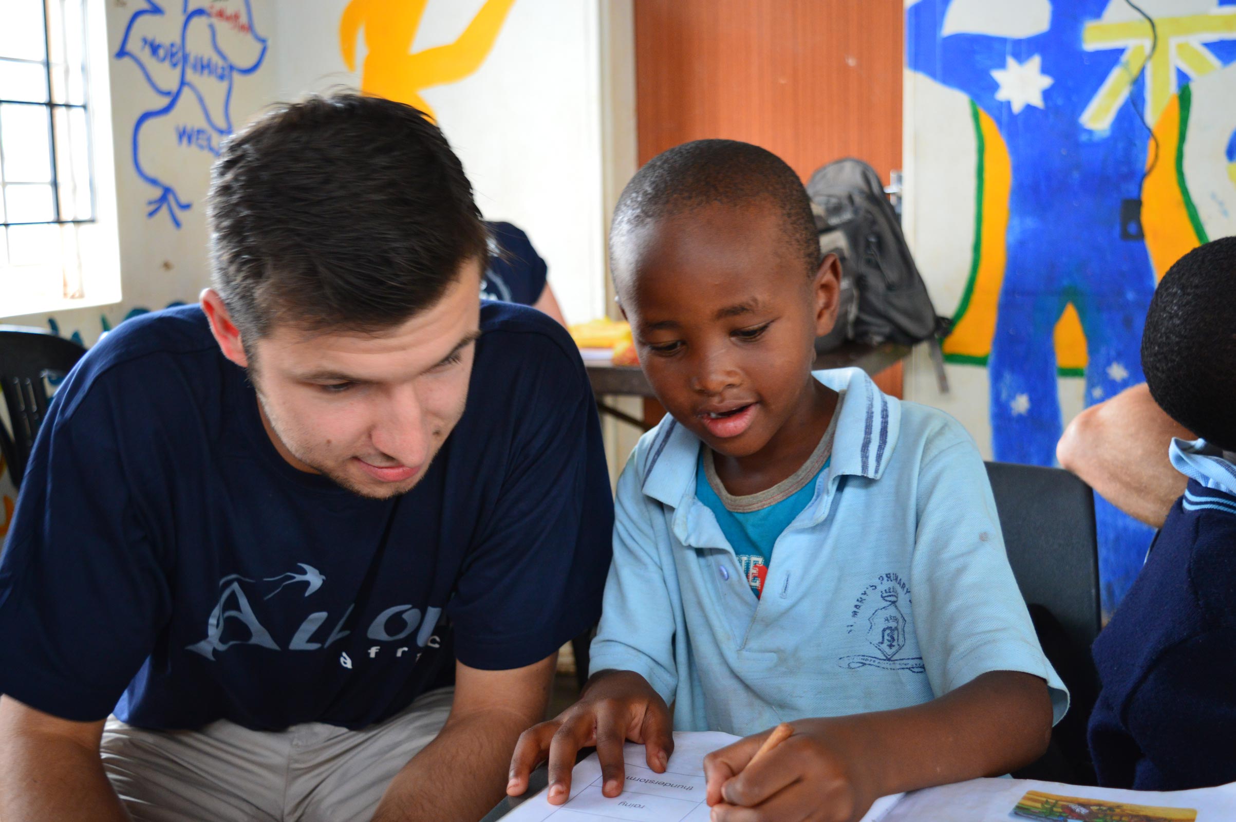 aifs-swasiland-eswatini-child-care-teaching-assistant-personen-kind-klassenraum-lernen